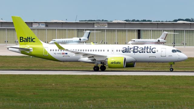 YL-AAU::airBaltic